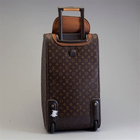 louis vuitton bag carry on.